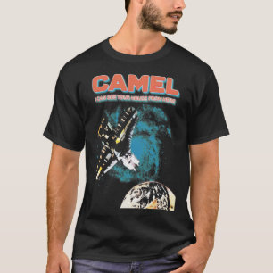 CAMEL BAND porte un cap Essential T-shirt