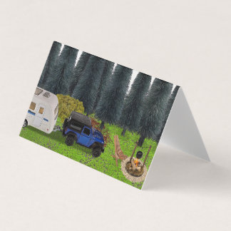 Camion avec un camping-car dans le camp de compens