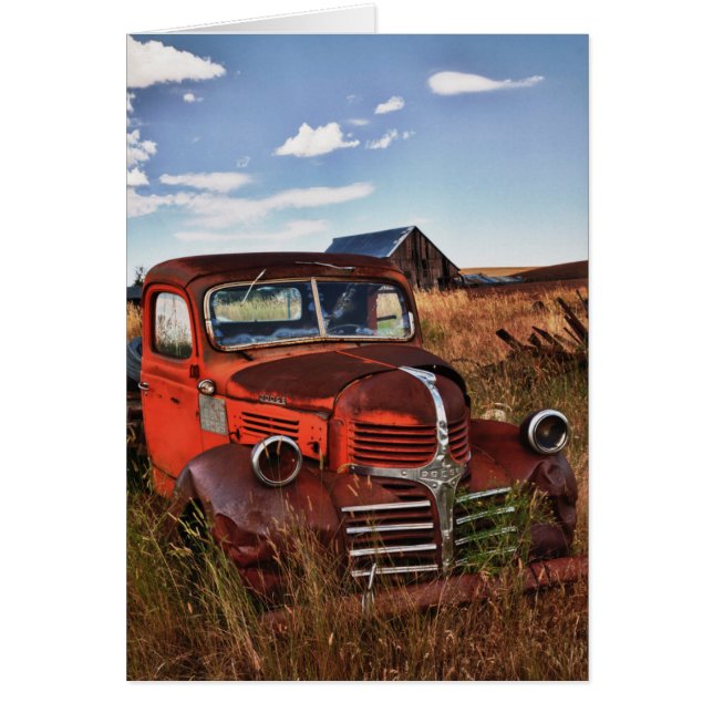 Camion Dodge orange rouillé avec ferme abandonnée (Devant)