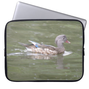 Canard sur le sac d'ordinateur portable du lac