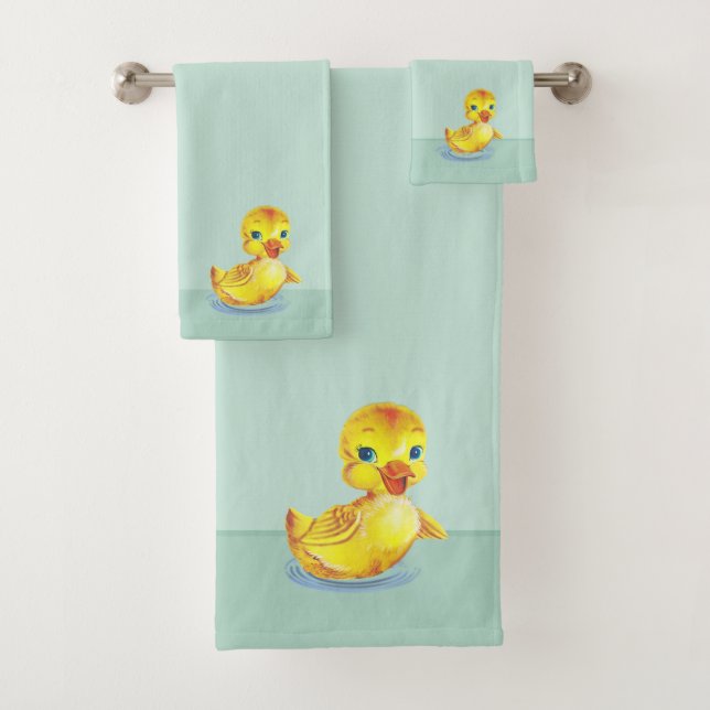 Canards nageurs mignons sur serviette de bain bleu (En situation)