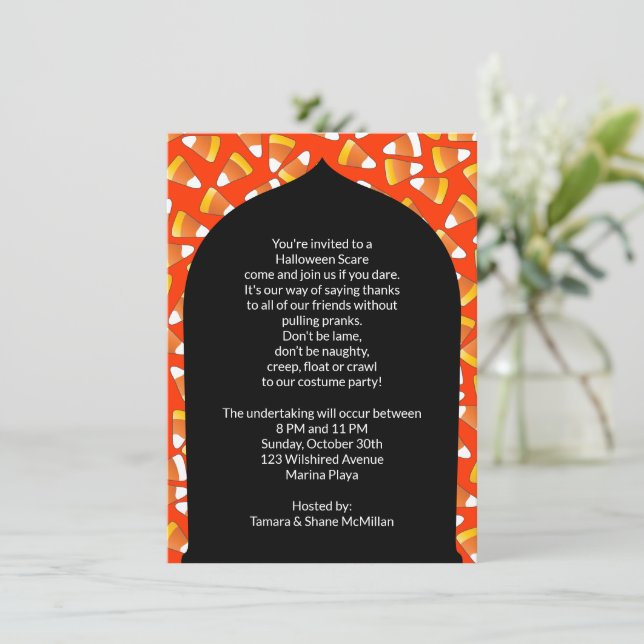 Candy Corn Halloween Costume Fête Invitation (Debout devant)