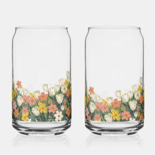 Canette bouteille en verre de café froid avec des fleurs