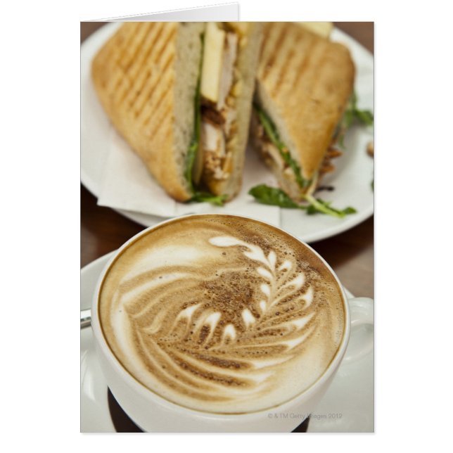 Cappuccino et déjeuner panini (Devant)