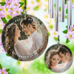 Carillon À Vent Élégante mariée Salle moderne Nom de la photo Date<br><div class="desc">Découvrez notre chaudière à vent Mariage personnalisée - le gardien idéal pour les jeunes mariés et un souvenir précieux pour célébrer votre journée spéciale. Conçu avec amour et attention aux détails, cet élégant moulin à vent présente un design unique qui comprend deux belles photos du couple heureux, l'une sur le...</div>