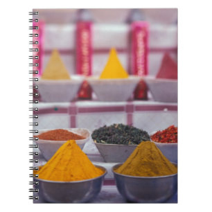 Carnet AF, Égypte, Assouan, Épices colorées sur le marché