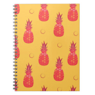 Carnet Ananas rose sur arrière - plan orange. Patte trans