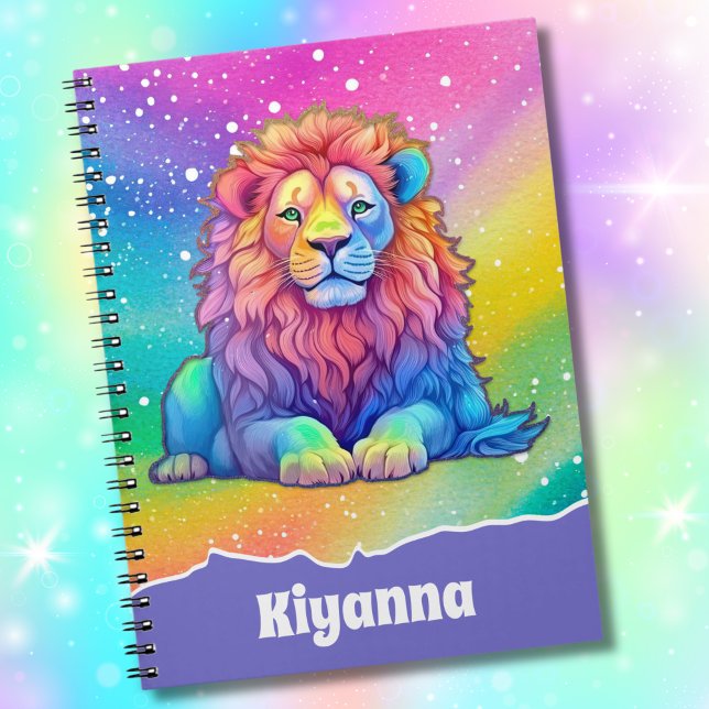 Carnet Aquarelle arc-en-ciel Lion avec Parties scintillan (A beautiful rainbow lion notebook features a "unicorn gradient" background and personalized text.)