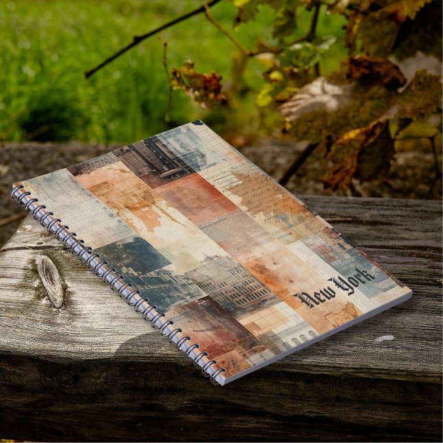 Carnet Art de collage urbain vintage de New York (Vintage New York collage notebook with sepia tones, aged textures, and timeless urban charm.)