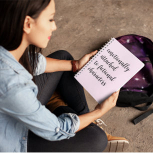 Carnet Attaché Émotionnellement À Des Caractères De Ficti