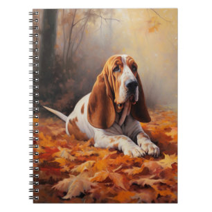 Carnet Basset Hound dans les feuilles d'automne qui tombe