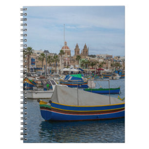 Carnet Bateaux de pêche traditionnels colorés à Malte