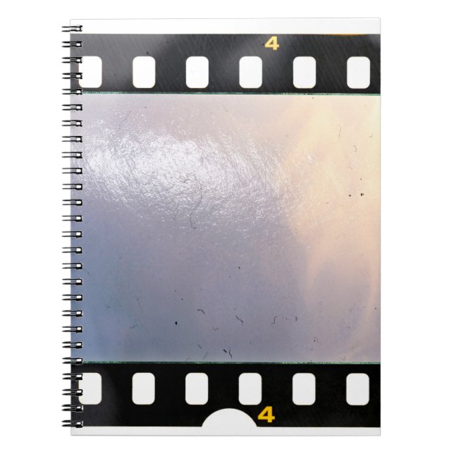 Carnet Blank 35mm film frame or strip on white background (Devant)