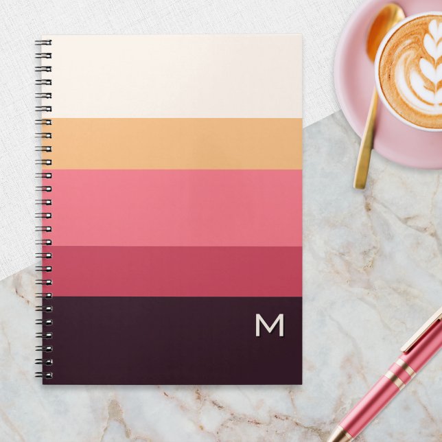 Carnet Bloc de couleur moderne Monogramme rose crème (A spiral-bound, monogrammed notebook with color block stripes in elegant pink, burgundy and cream)