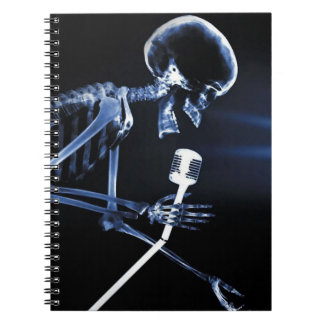 Carnet Blue X-Ray Vision Skeleton chanter sur la musique