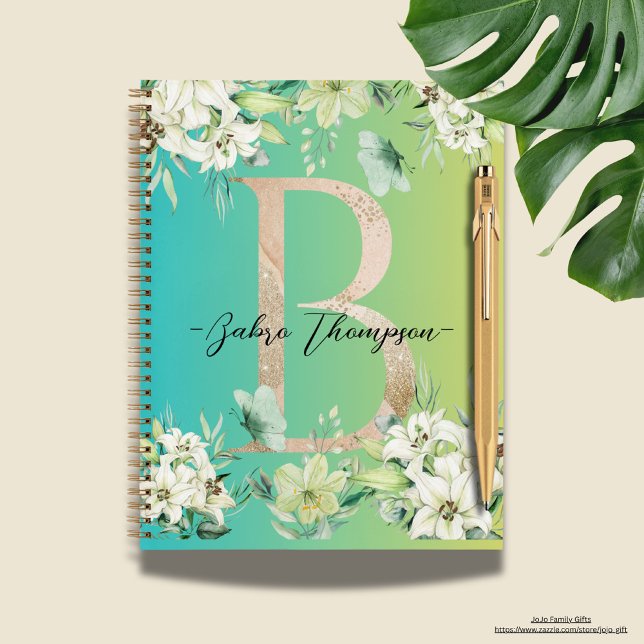Carnet Botanique moderne personnalisée Gradient verdure (White floral gradient background in green. Cute monogram notebooks for her.)