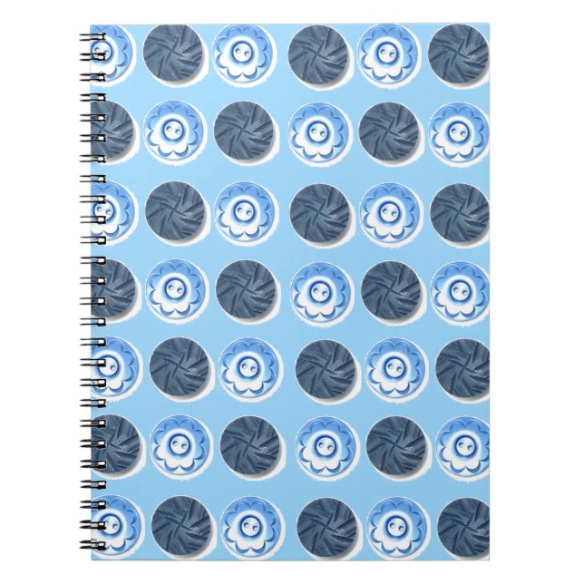 Carnet Boutons de couture bleu élégant sur motif bleu cla (Devant)