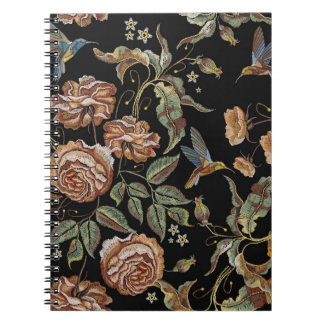 Carnet Broderie rose, Style Renaissance.