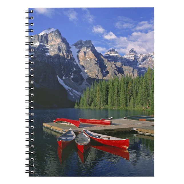 Carnet Canada, Alberta, lac Moraine. Des canoës rouges at (Devant)