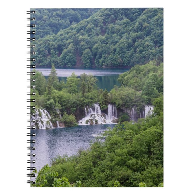 Carnet Cascade cascade avec forêt verte en Croatie (Devant)