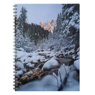 Carnet Chaîne de montagnes de Geisler enneigée