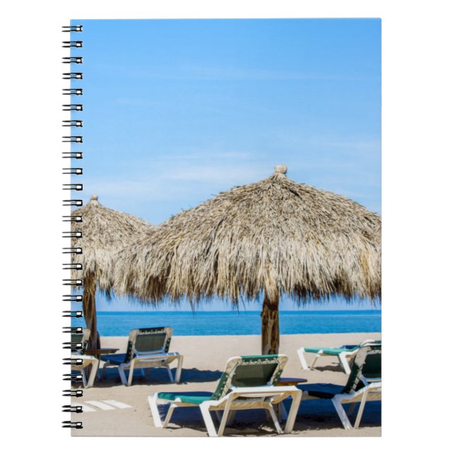 Carnet Chaises longues et parapluies de chaume sur la (Devant)
