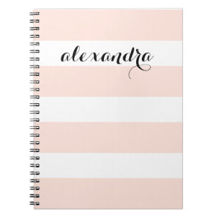 Carnet Chic rougissent les rayures roses avec votre nom