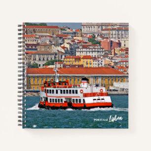 Carnet Ciel de Lisbonne avec vieux ferry sur le fleuve Ta