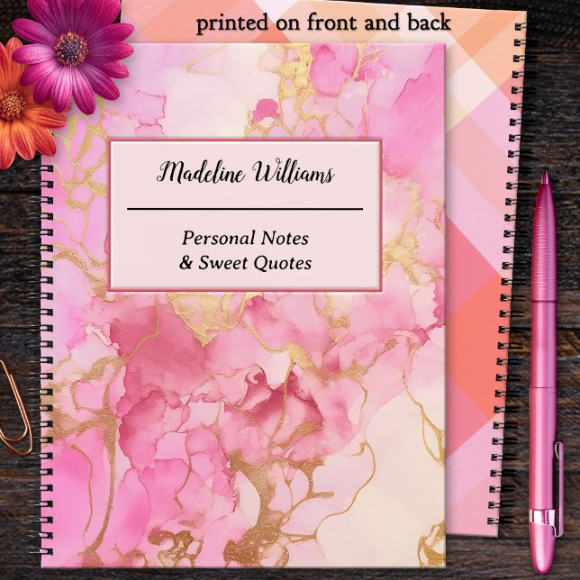 Carnet Citations artistiques en marbre rose (Notebook featuring a pink and gold marble design on the front and pink orange plaid on the back)