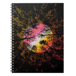 Carnet Clair de lune à travers une forêt dense – Surréali