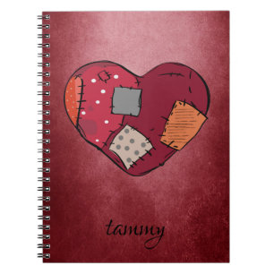 Carnet Cœur gothique rafistolé sur fond grunge rouge