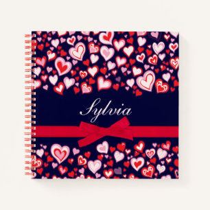 Carnet Cœurs rouge rose, mauve et marine ruban de nom