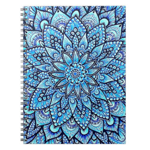 Carnet Conception de mandala au crayon de couleur bleue,