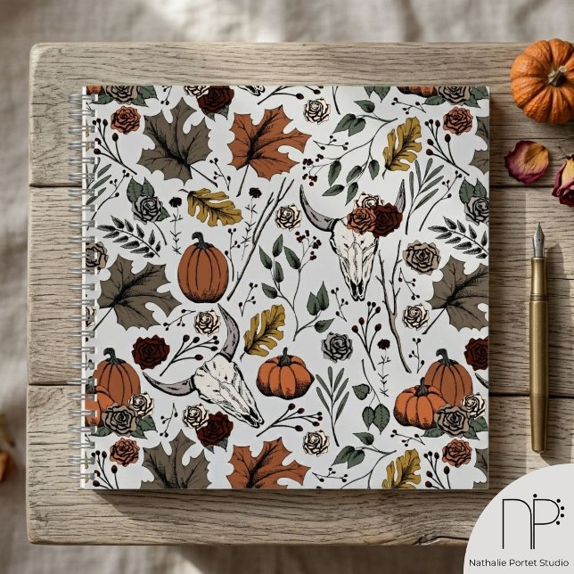 Carnet Crâne de vache de la récolte d'automne occidental (Hand drawn western fall harvest and cow skull ink art notebook with a chic noir aesthetic)
