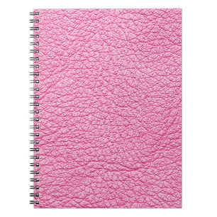 Carnet Cuir rose gros plan, arrière - plan texturé.