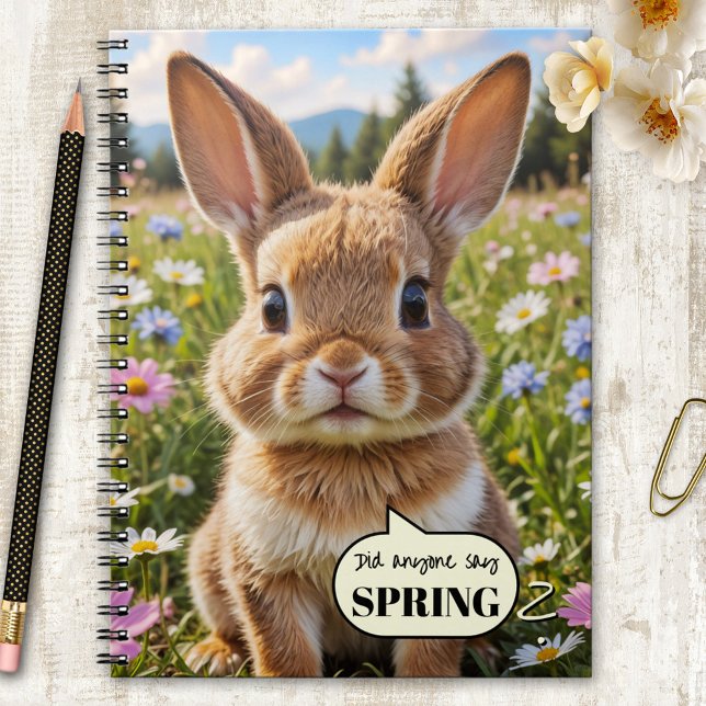 Carnet Cute Adorable Bunny Rabbit Spring Notebook (Notebook featuring a cute, wide-eyed bunny nestled in a sunny meadow of daisies and wildflowers)