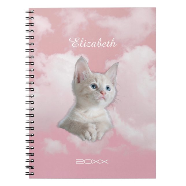 Carnet Cute White Kitten Pink Sky Nuages Nom Année (Devant)