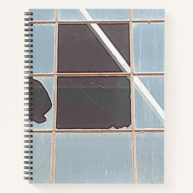 Carnet Décarie urbaine - Fenêtre industrielle cassée (Devant)