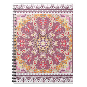 Carnet Décor coloré sur arrière - plan blanc,