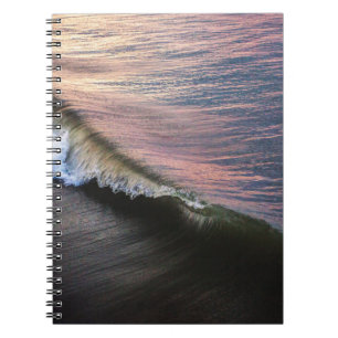 CARNET DES VAGUES OCÉANIENNES CRASSENT SUR LE BORD PENDAN