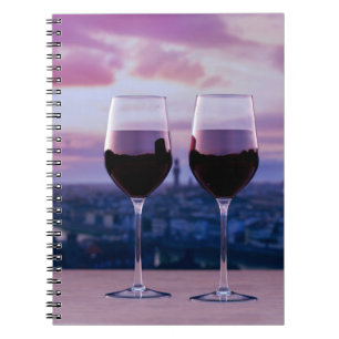 Carnet Deux verres de vin rouge sur la ligne d'horizon de