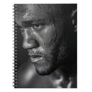 Carnet du visage déterminé par le cri de sueur