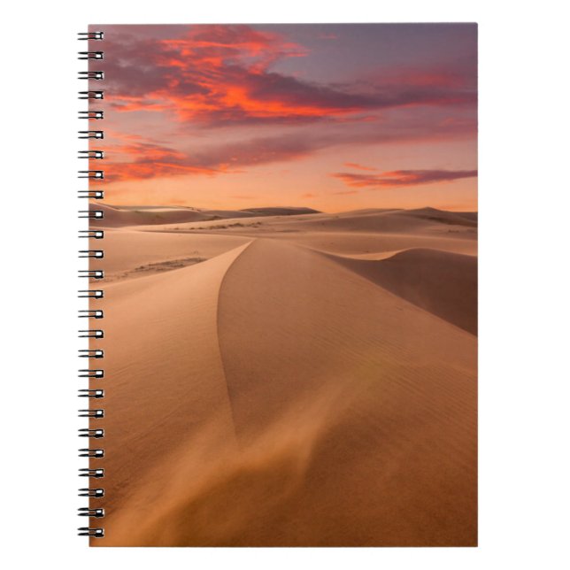 Carnet Dunes de sable dans le désert au coucher du soleil (Devant)