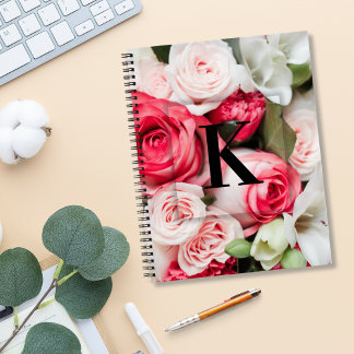 Carnet Élégante lettre initiale personnalisée K Rose Mono
