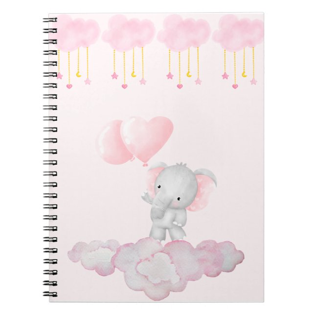 Carnet Éléphant Bébé sur Nuages Roses – Crèche aux Pastel (Devant)