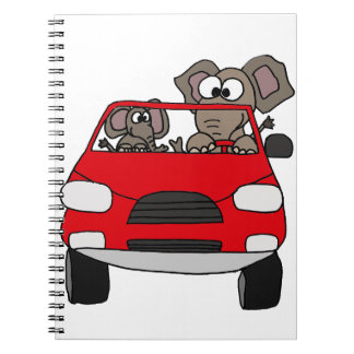 Carnet Éléphants drôles dans la voiture rouge