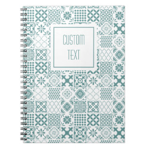 Carnet en spirale avec carrelage de cuisine