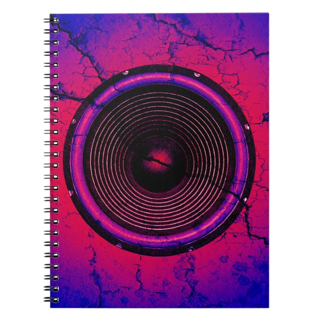 Carnet Enceinte sur un mur fissuré (Devant)