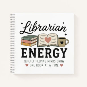 Carnet Énergie de bibliothécaire aidant discrètement les