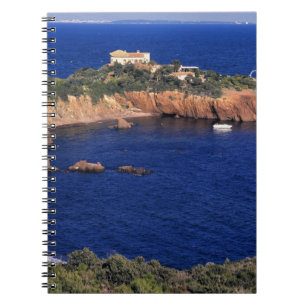 Carnet Europe, France, Theoule-sur-Mer. Un toit de tuiles